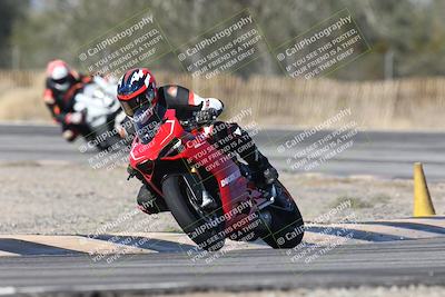 media/Dec-01-2025-Moto Forza (Mon) [[2daa91e15f]]/1-Advanced Group/Session 3 (Turn 3)/